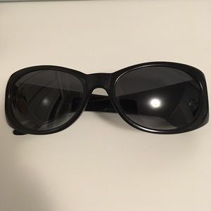 Oscar de la renta Black super classy sunglasses
